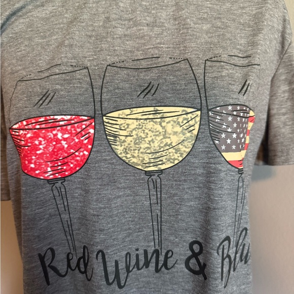 NWOT Unbranded Red Wine & Blue T Shirt Size Large - Picture 2 of 6